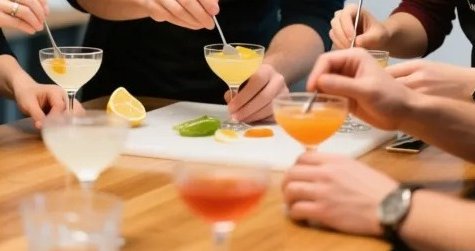 סדנאות קוקטיילים: הסודות הקטנים שהופכים ערב רגיל לחוויה בלתי נשכחת